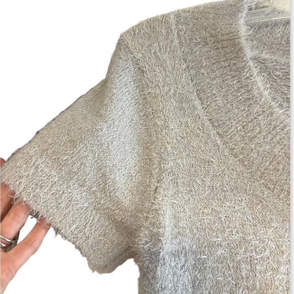 NWT C& C Women’s Short Sleeve Scoop Neck Fuzzy Light Gray Sweater size S - Picture 9 of 10